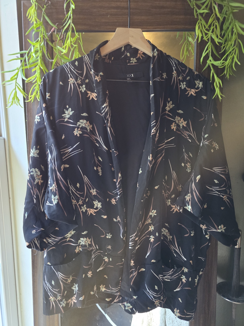 XXI Forever 21 Black Floral Kimono Cardigan Small Boho